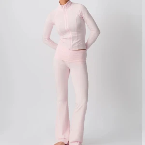 Yoga pants  - Säljer dessa yoga pants ifrån Gina Tricot då jag aldrig har använt dom💕 original pris 360kr