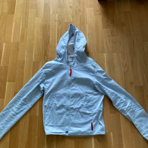 Prada Linea Rossa rain jacket - För fett vintage prada jacka .❄️❄️❄️