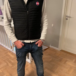 Colmar Väst - Västen är i nyskick och såklsrt äkta !!