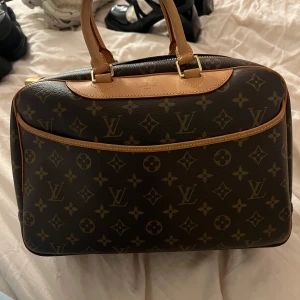 Louis Vuitton bag  - Louis Vuitton deauville
