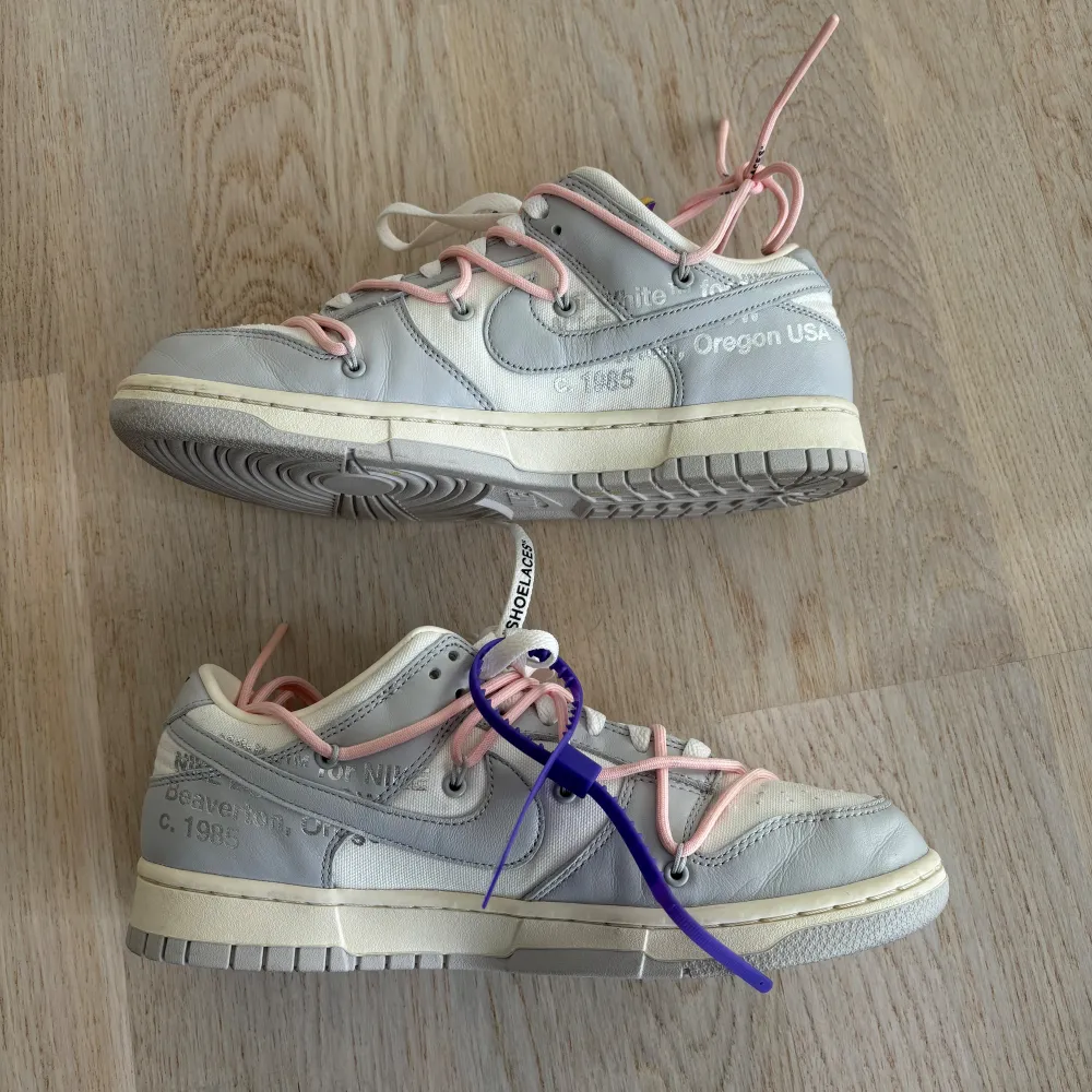 Nike Off-White Dunks. Really good shape, used less than 5 times and original box included.. Skor.