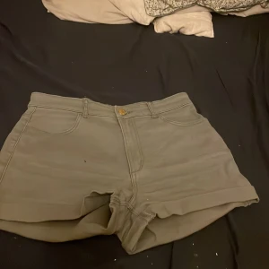 Shorts - Ett par fina shorts från H&M som inte kommer till användning då dom inte är min stil längre
