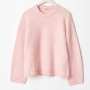 Stickad tröja - Säljer denna från ginatricot, då jag fick fel storlek. Endast testad. 