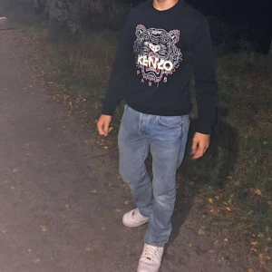 Kenzo sweatshirt - Snygg kenzo tröja som jag växt ur. Skick 9/10.