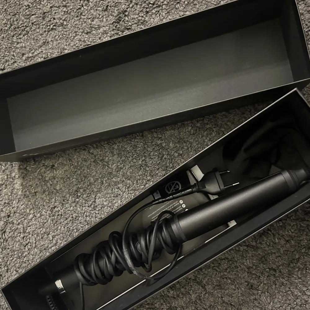 Ghd curl wand, sparsamt använd. Köpt för 1600 säljer för 400🌸. Övrigt.