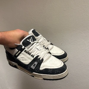 LV skor  - Storlek 45 LV skor 3 år gamla Skick 6/10