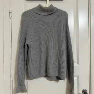 Stickad tröja  - Snygg och skön stickad tröja. Perfekt nu inför hösten 🍁🍂☕️