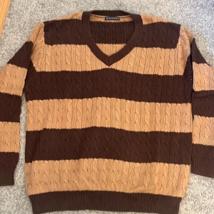 Stickad tröja  - Stickad tröja från brandy Melville i nyskick. 