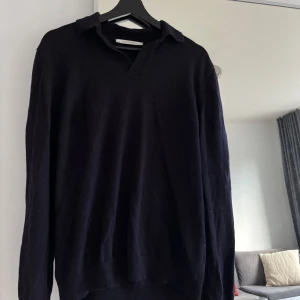 Tröja från A Days March  - Säljer denna tröja från A Days March då den inte kommer till användning. Den är i storlek L men liknar bättre en M