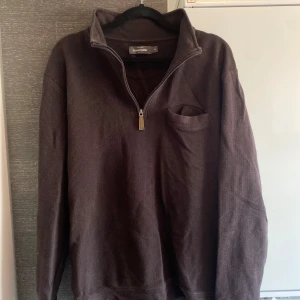 Zip hood - Zip hood från dressman strl M. Väldigt fin och bra kvalitet. Hör av dig vid frågor!😊