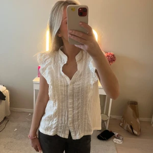Topp ZARA - Säljer denna jätte söta toppen från ZARA då jag bara använt den 1 gång. Den är i storlek s 