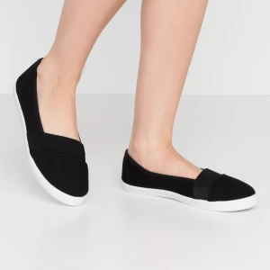 svarta platta skor  - HELT OANVÄNDA! storlek 39 