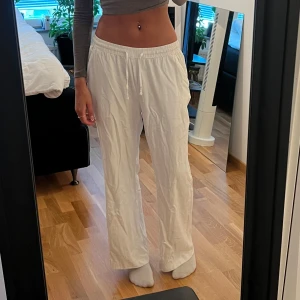 Linnebyxor  - Jättefina linnebyxor som knappt är använda. Mycket bra skick❣️