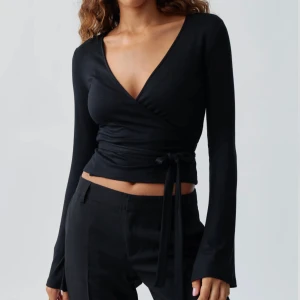 Wrap top - Från Gina helt ny! Aldrig använd i storlek xs! 