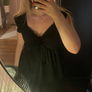 Svart topp ifrån Lager 157 - Svart volang topp ifrån Lager 157🖤 Strl S