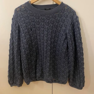 Stickad tröja💖 - Superfin stickad tröja💖har ett litet hål men inget som syns!