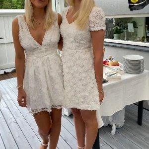 Student klänning  - Säljer nu min super fina student klänning från Ida Sjöstedt🙌🏼 endast använd under min student och den är i superfint skick. Jag är 172 cm och har storlek S och den är perfekt i längden. Nypris 3799 kr, säljer nu 1999🤗