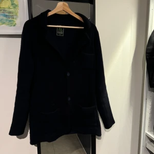 Kofta - Säljer denna feta koftan i storlek M! hör av er om ni har frågor 