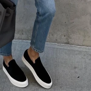 Platå sneakers mocka - Mörk Blå i mocka och platå! Orginalpris 1800