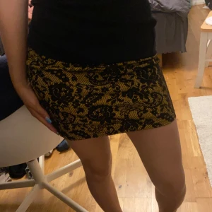 Söt spetskjol - Super modernt och super snyggt! Kjolen har inga defekter!