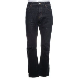 Jeans - Mörkblå jeans, raka i modellen, skitsnygga, storlek W33 L34.  Köpare står för frakt!