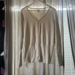 Kofta - Grå/beige kofta ifrån Saint Tropez Storlek XL. Helt ny utan prislapp. 