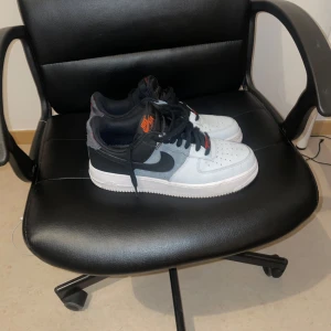 4 skor  - Air force Storlek 44 Air Max storlek 44 Arigato storlek 42,5 Jordan 1 storlek 42,5 500kr per par  