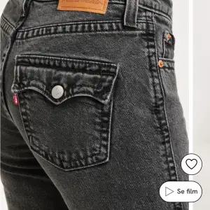 Hej säljes dessa jeans då dem inte kommer till användning skir snygga jeans som är köpte från Nelly för 1419kr förra året inte använda så mycket så fint skick💓