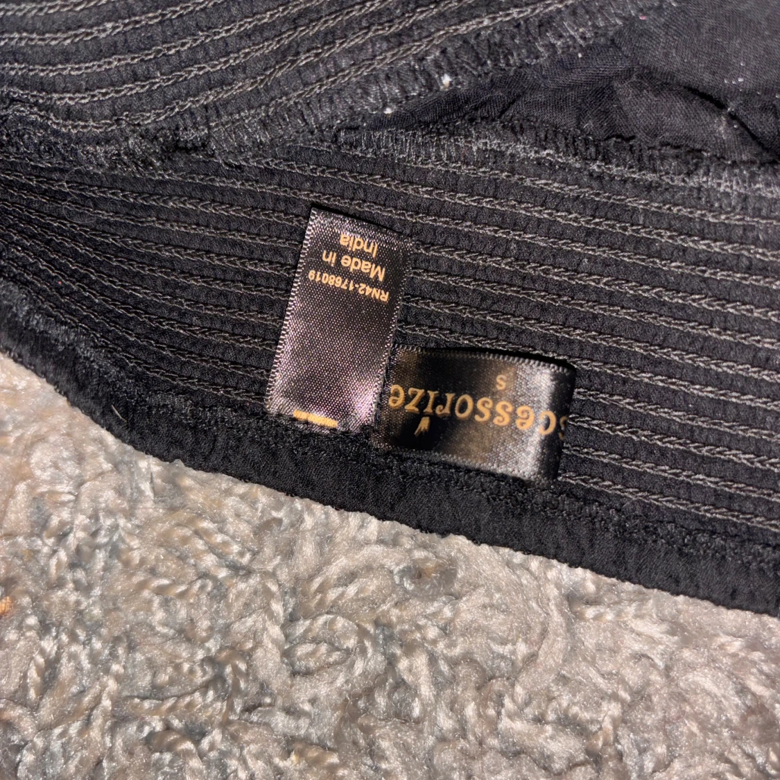 Svart mönstrad klänning från Accessorize - 90