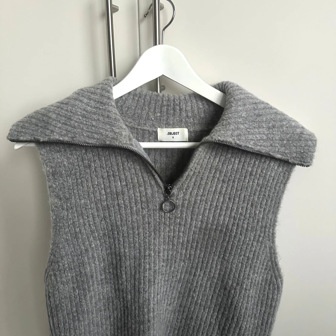 Stickad zip-up väst - 90