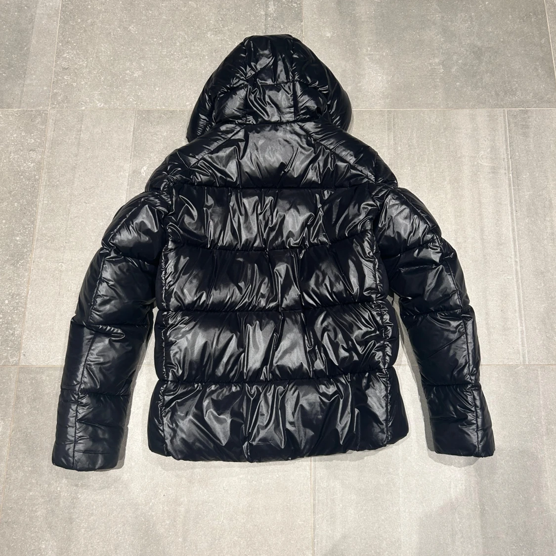 Svart pufferjacka från Save the Duck - 90