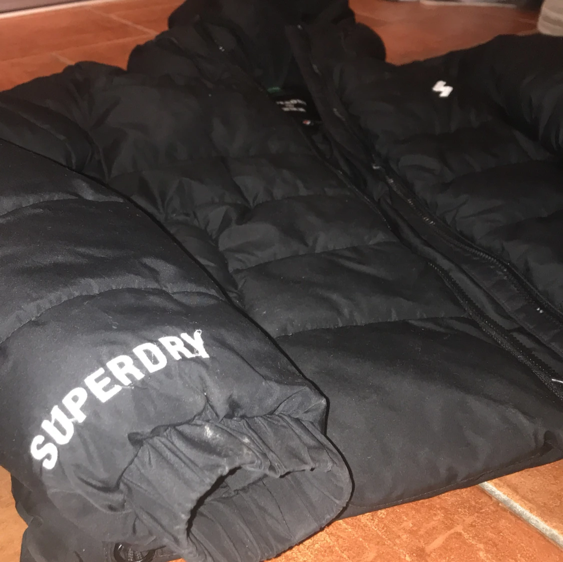 Svart pufferjacka från Superdry - 92