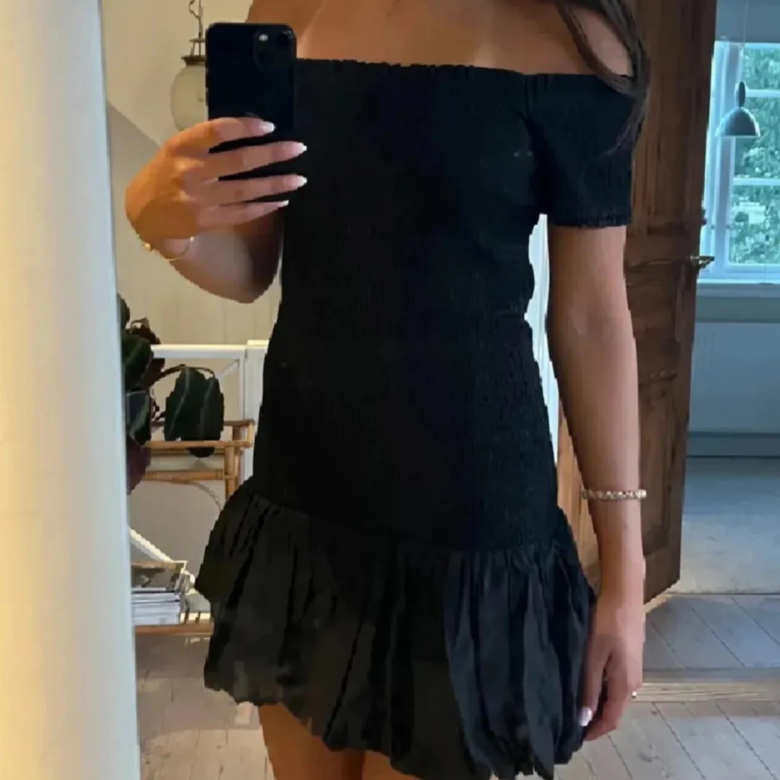 Svart offshoulder klänning - 90