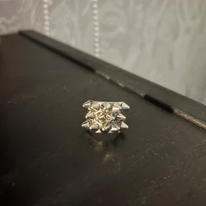 Edblad nit ring silver  - Stockholmsstil ring i nytt skick passade inte på mig så jag säljer den 