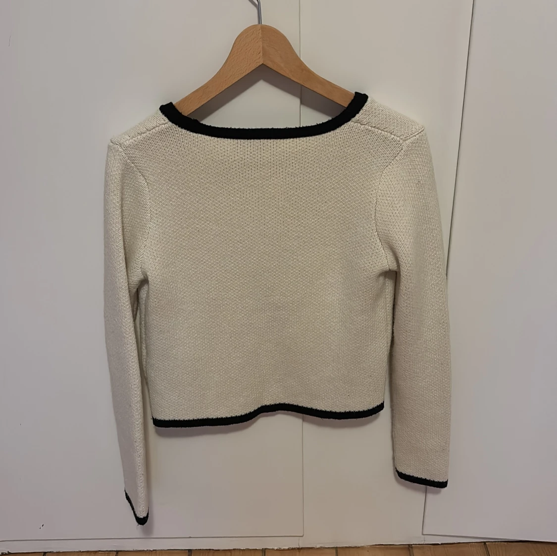 Beige stickad kofta från Zara - 90