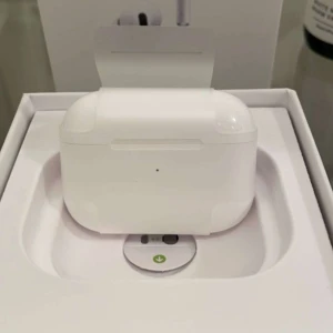 JBL  - Det är en helt ny, men jag tänkte sälja den eftersom jag har fått en ny.