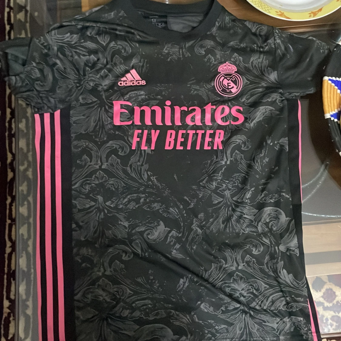 Svart och rosa fotbollströja från Adidas