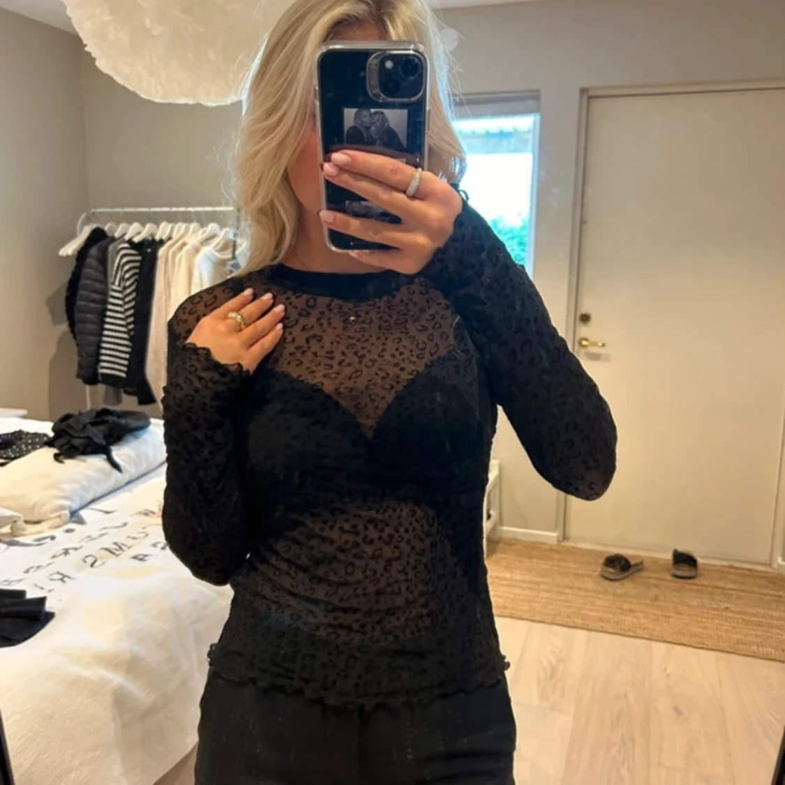 Svart leopardmönstrad mesh-topp