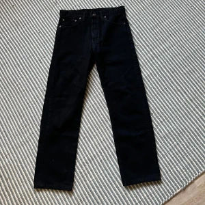 90s vintage red tab Levis 505 jeans straight leg - super good condition lmk if u need measurements