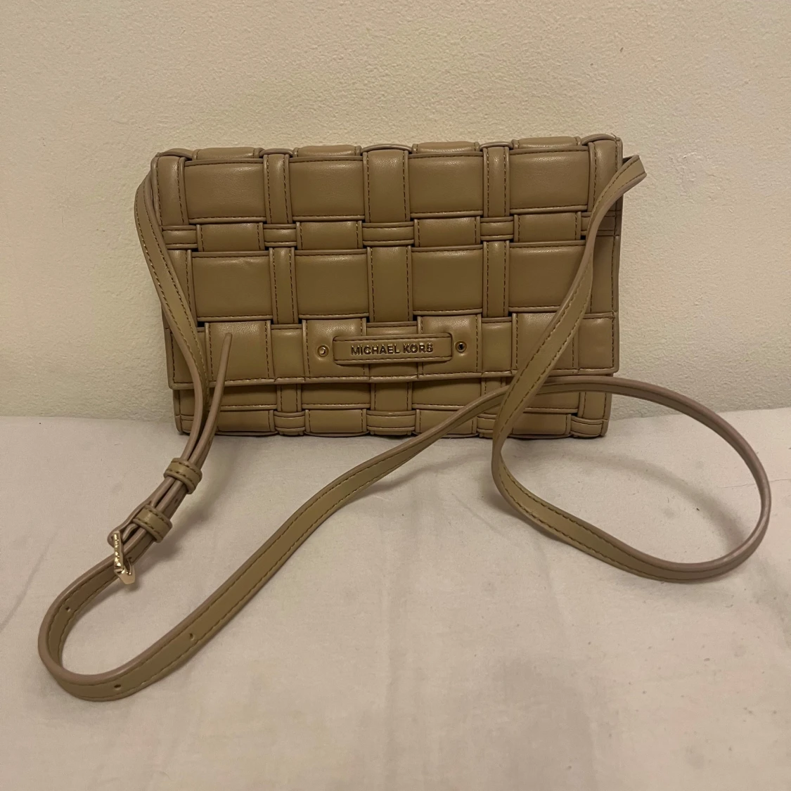 Beige axelväska från Michael Kors