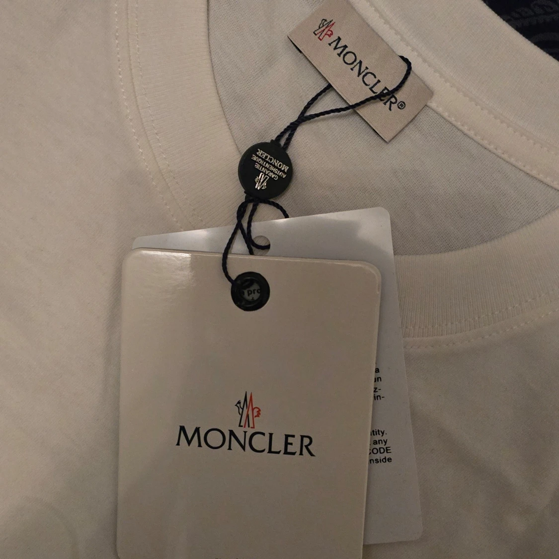 Vit t-shirt från Moncler - 90
