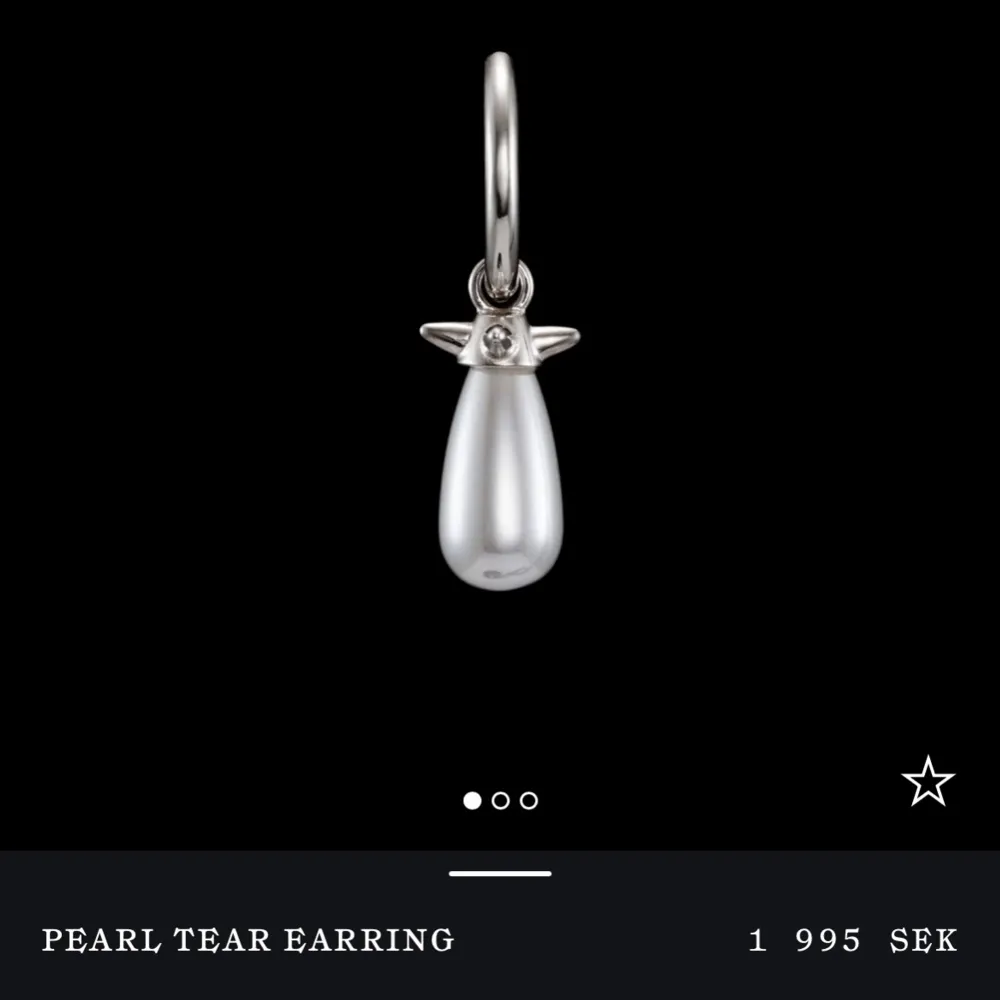 Fint pearl tear örhänge från Maria Nilsdotter, säljer pga att ja inte använder det längre❤️nypris: 1995. Kommer med deras förpackning. Inga defekter eller något🥰. Asusteet.