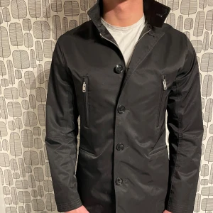 J.lindeberg Field jacket - Säljer denna j Lindeberg field jacket i mycket bra skick! Inga defekter eller slitage. Storlek S men passar M