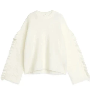 Arket stickad tröja  - Helt ny stickad tröja ifrån arket. Endast använd en gång. Ny skick! Inga defekter. Ny pris 900 kr