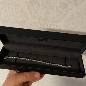 Kejsarlänk armband (925 silver) - Helt nytt kejsar armband i 3 mm. Köpt från kejsar.se, 19,5 cm långt. Självklart äkta silver som ni kan se på andra bilden (925 stämpel). Kejsar smyckeskrin tillkommer. Vid frågor kontakta mig!