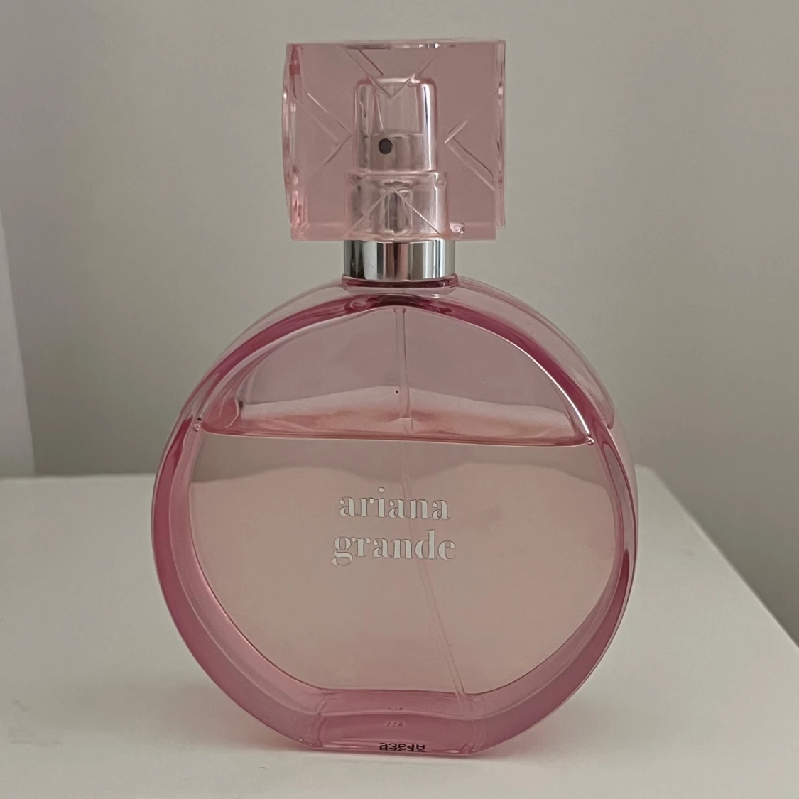 Ariana Grande Parfym  - 90