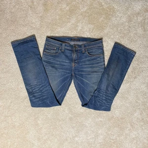 Nudie jeans tube Kelly  - Hej, säljer ett par nudie jeans i modellen tube Kelly, storlek W29 L32. De är i bra skick. Tveka inte på att ställa ytterligare frågor. MVH Jack von grisch.