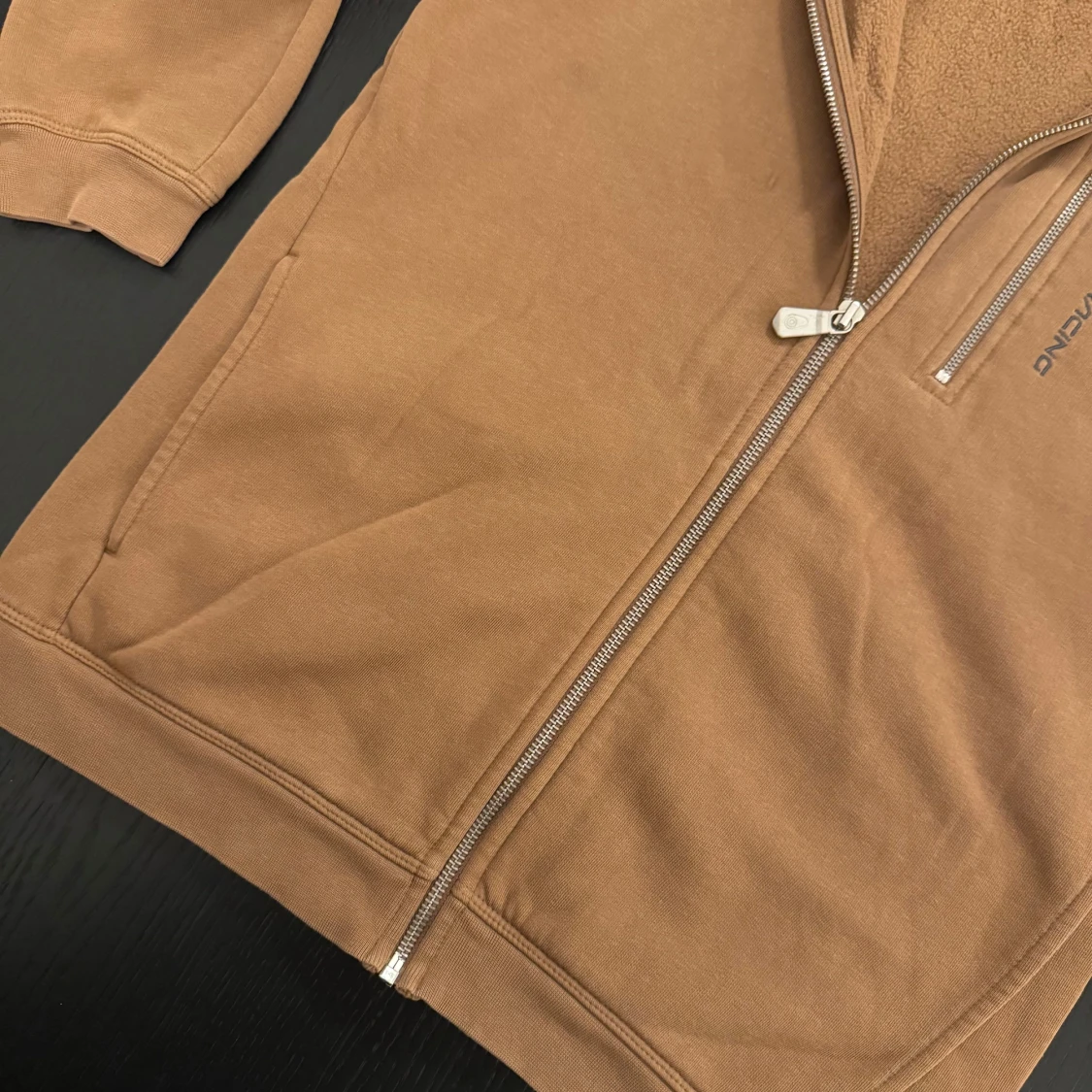 Brun hoodie från Sail Racing - 90