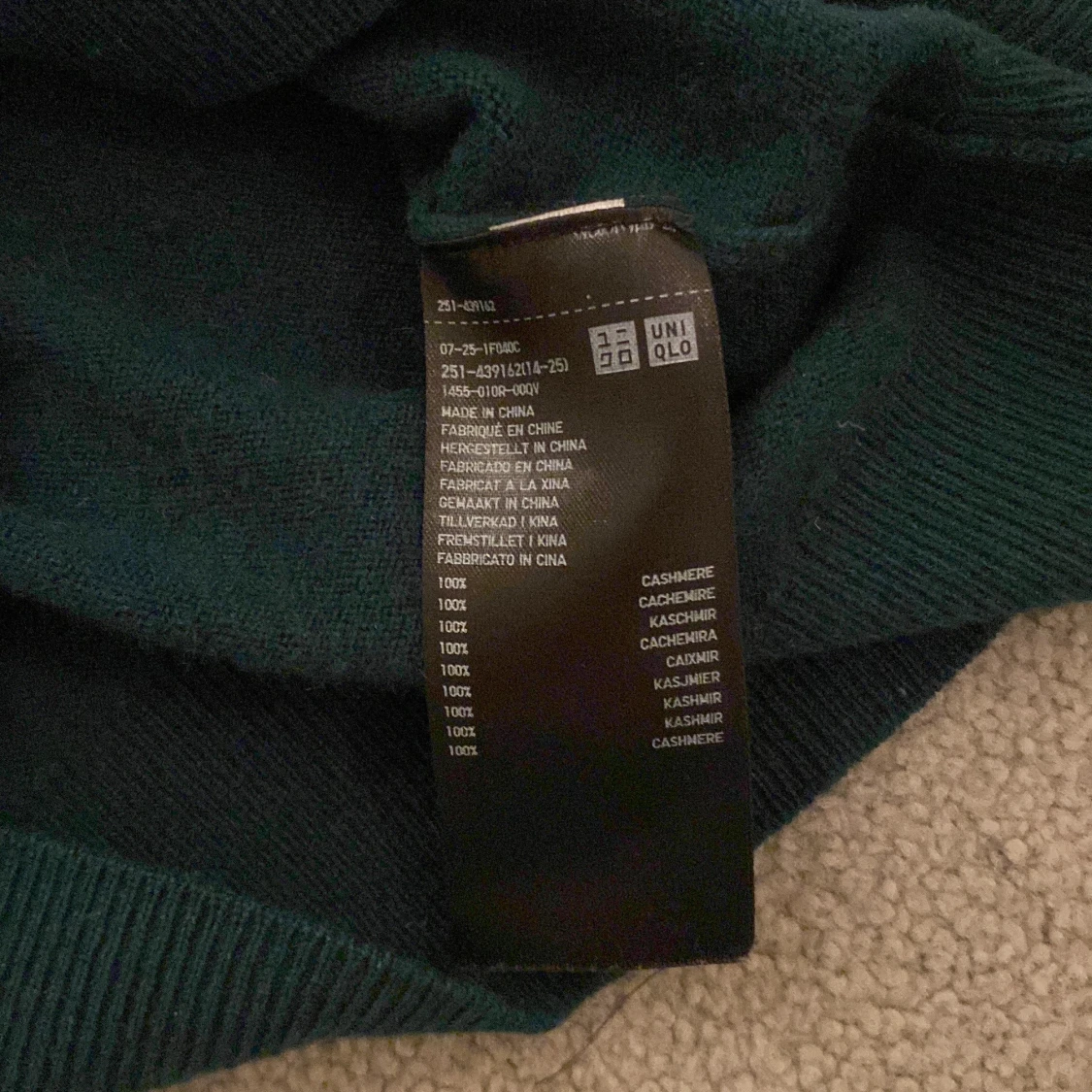 Mörkgrön kashmirtröja från Uniqlo - 91