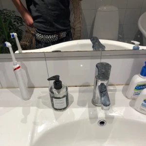 Flätat ”grisch” bälte - Tjena! Jag säljer detta flätade bälte som är i färgerna grå,svart och vit i ett snyggt mönster. Bältet är helt nytt och kan komma inplastat om man vill det. Jag har 7st i lager så om du vill köpa en bulk med bälten kan vi förhandla ett bra pris. 